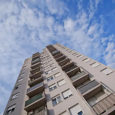 Apartment P&c Two-bedroom With Balcony, Near Old Town, Free Public Parking Area