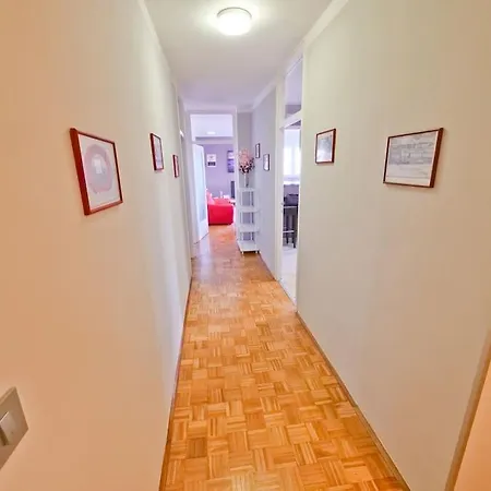 P&c Two-bedroom With Balcony, Near Old Town, Free Public Parking Area