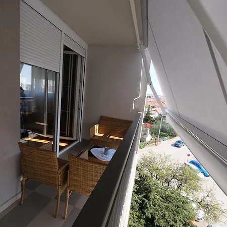P&c Two-bedroom With Balcony, Near Old Town, Free Public Parking Area
