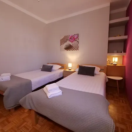 P&c Two-bedroom With Balcony, Near Old Town, Free Public Parking Area