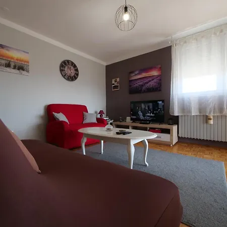 Apartment P&c Two-bedroom With Balcony, Near Old Town, Free Public Parking Area *