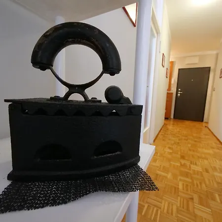 Apartment P&c Two-bedroom With Balcony, Near Old Town, Free Public Parking Area *