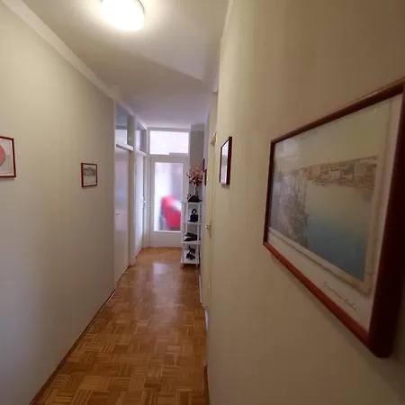 Apartment P&c Two-bedroom With Balcony, Near Old Town, Free Public Parking Area *