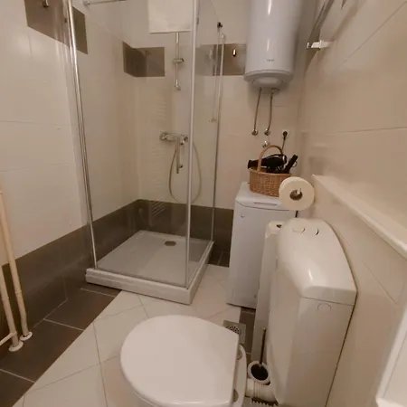 Apartment P&c Two-bedroom With Balcony, Near Old Town, Free Public Parking Area *