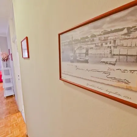 P&c Two-bedroom With Balcony, Near Old Town, Free Public Parking Area