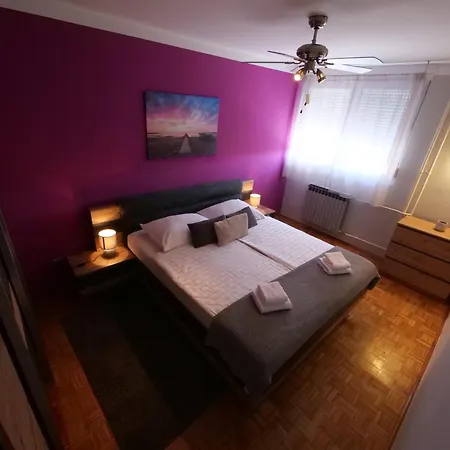 P&c Two-bedroom With Balcony, Near Old Town, Free Public Parking Area *