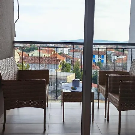 P&c Two-bedroom With Balcony, Near Old Town, Free Public Parking Area Apartamento