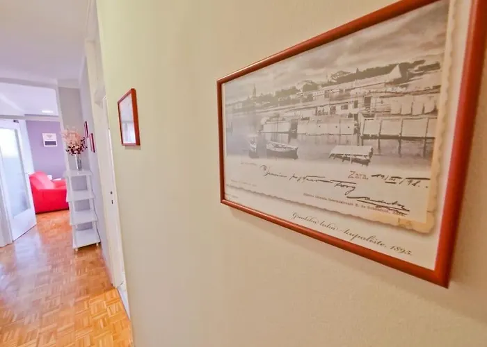 P&c Two-bedroom With Balcony, Near Old Town, Free Public Parking Area
