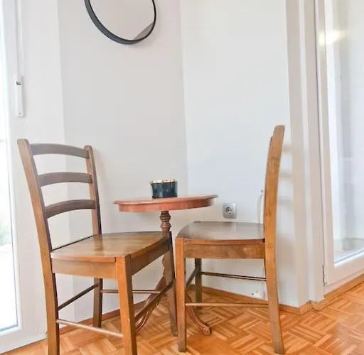 Apartamento P&c Two-bedroom With Balcony, Near Old Town, Free Public Parking Area