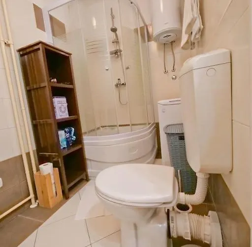 P&c Two-bedroom Sea View With Balcony, Free Public Parking Area Lejlighed