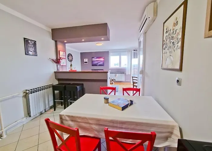 P&c Two-bedroom Sea View With Balcony, Free Public Parking Area *