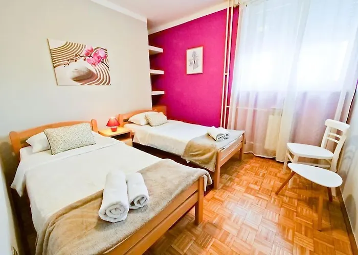 Lejlighed P&c Two-bedroom Sea View With Balcony, Free Public Parking Area