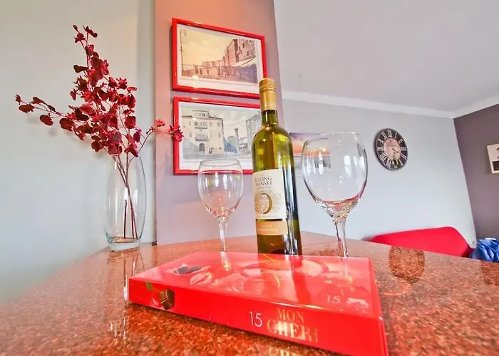 P&c Two-bedroom Sea View With Balcony, Free Public Parking Area