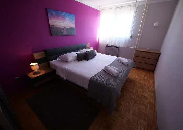 P&c Two-bedroom Sea View With Balcony, Free Public Parking Area