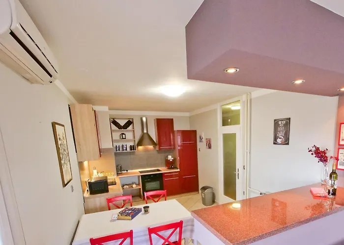 P&c Two-bedroom Sea View With Balcony, Free Public Parking Area アパート ザダル