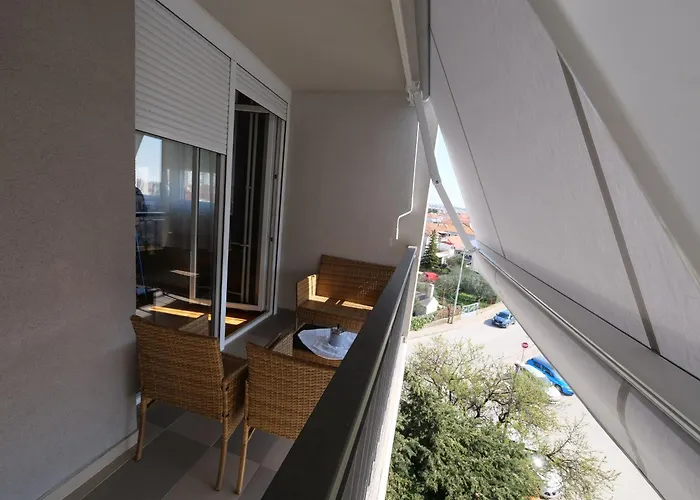 P&c Two-bedroom With Balcony, Near Old Town, Free Public Parking Area
