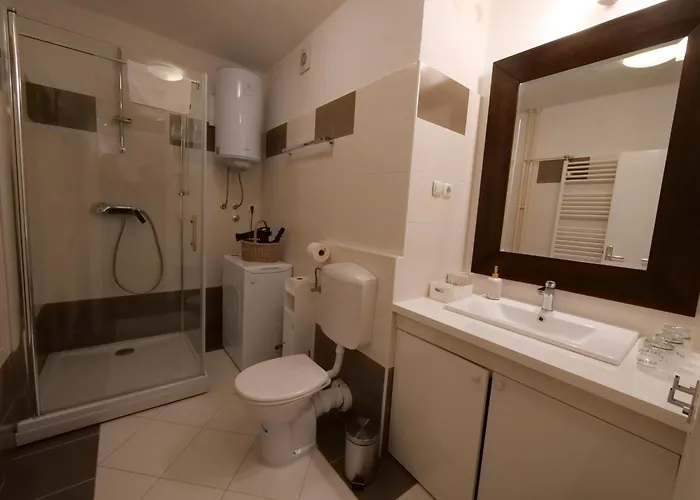 P&c Two-bedroom With Balcony, Near Old Town, Free Public Parking Area Apartamento *