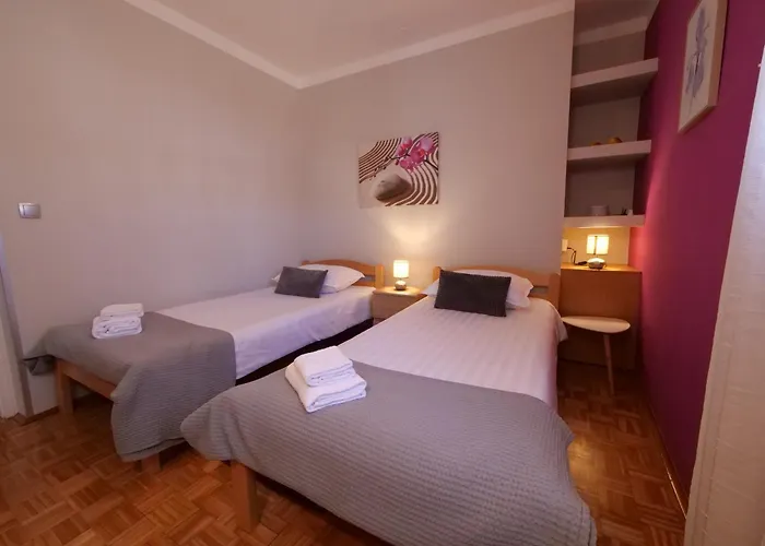 P&c Two-bedroom With Balcony, Near Old Town, Free Public Parking Area