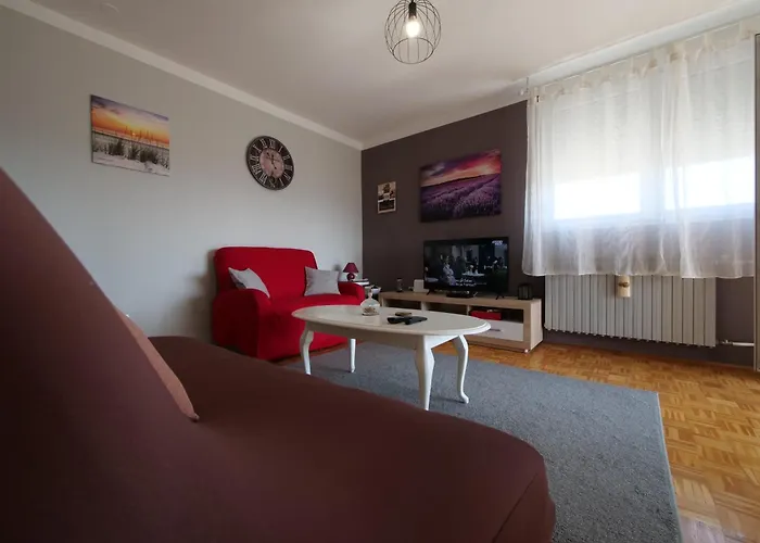 Apartamento P&c Two-bedroom With Balcony, Near Old Town, Free Public Parking Area *
