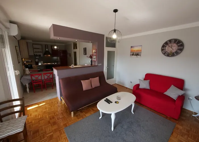 P&c Two-bedroom With Balcony, Near Old Town, Free Public Parking Area Apartamento