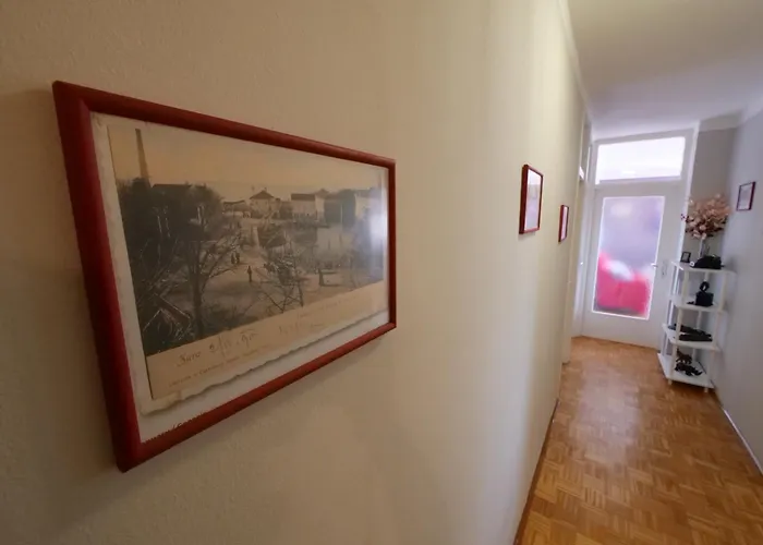 P&c Two-bedroom With Balcony, Near Old Town, Free Public Parking Area
