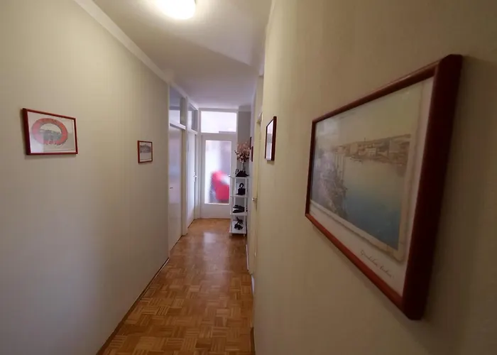 Apartamento P&c Two-bedroom With Balcony, Near Old Town, Free Public Parking Area *