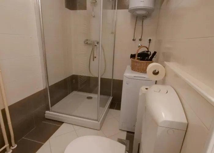 Apartamento P&c Two-bedroom With Balcony, Near Old Town, Free Public Parking Area *