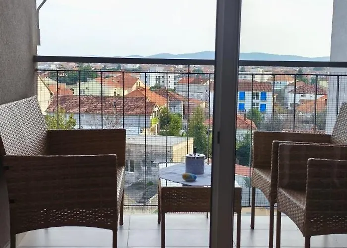 P&c Two-bedroom With Balcony, Near Old Town, Free Public Parking Area Apartamento